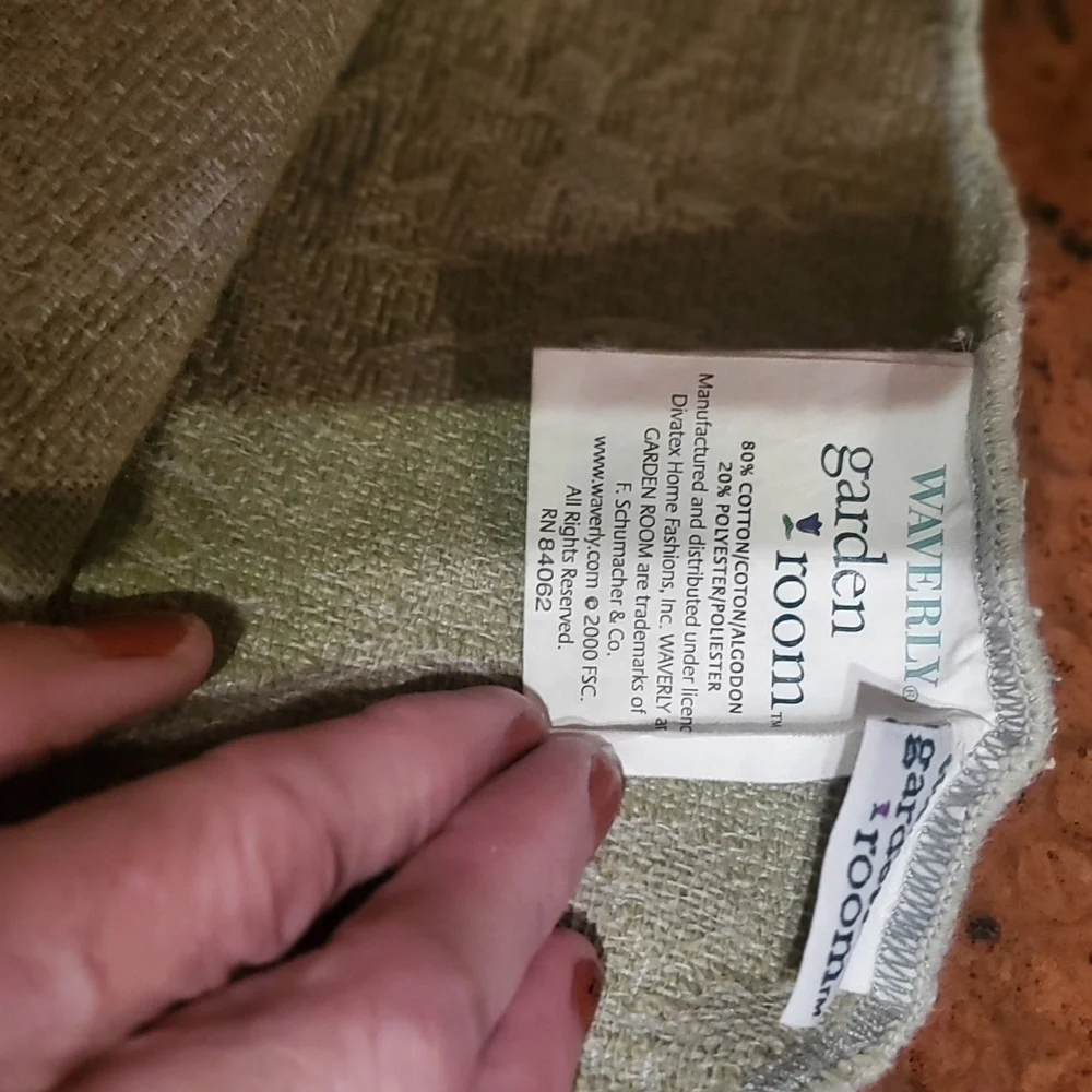 Waverly Vintage Garden Room Sage Floral Scalloped Edges Coverlet 90